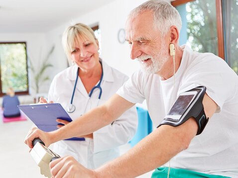 Long COVID: Verbesserungen nach Rehabilitation bleiben über Monate erhalten