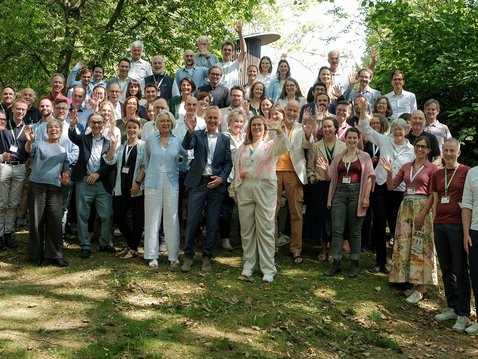 Gruppenbild zum Symposium der Karl und Veronica Carstens-Stiftung Gruppenbild zum Symposium der Karl und Veronica Carstens-Stiftung